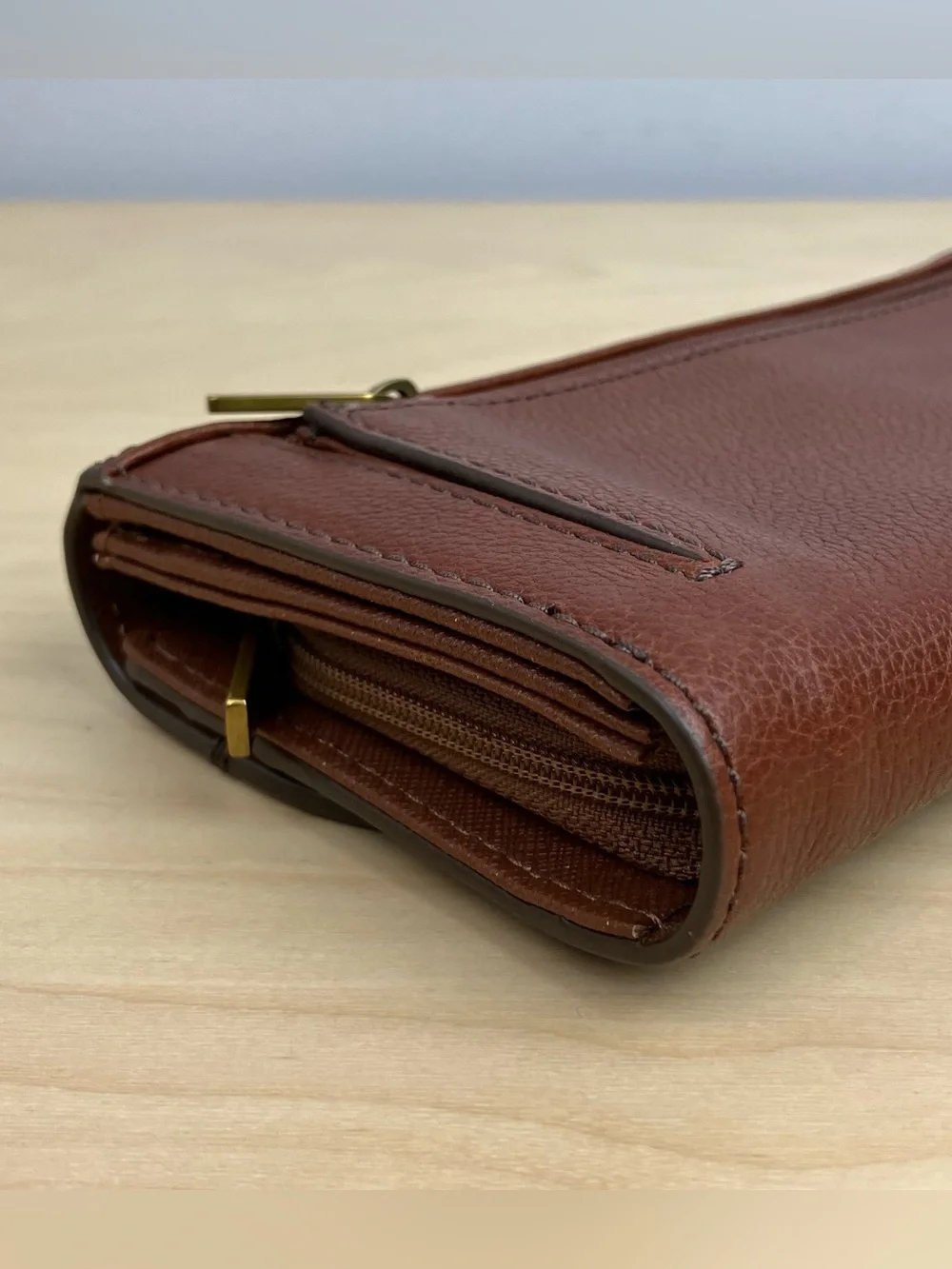 Fossil Cleo Clutch Wallet Card Holder Brown Leather Zipper Pockets Snap Closure